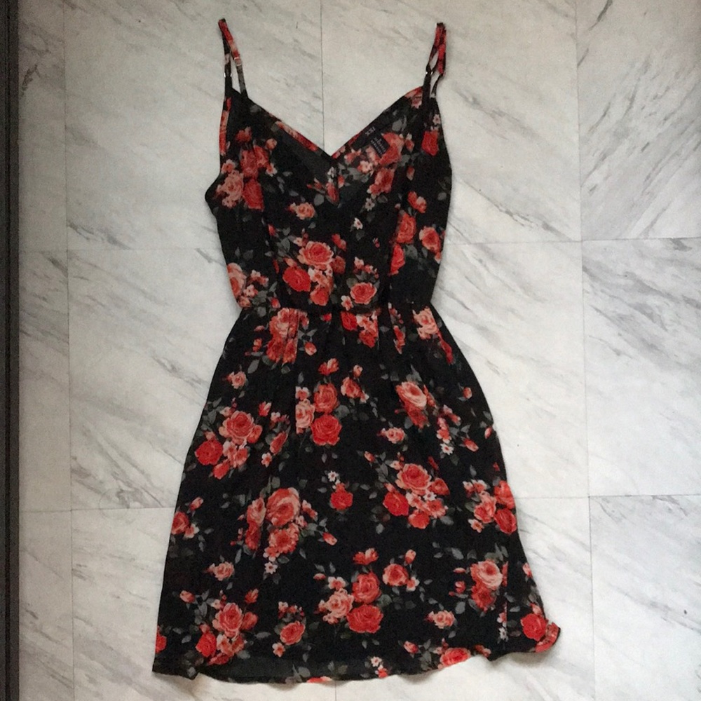 Forever 21 Black Red Floral Sz XS Cinched Dress